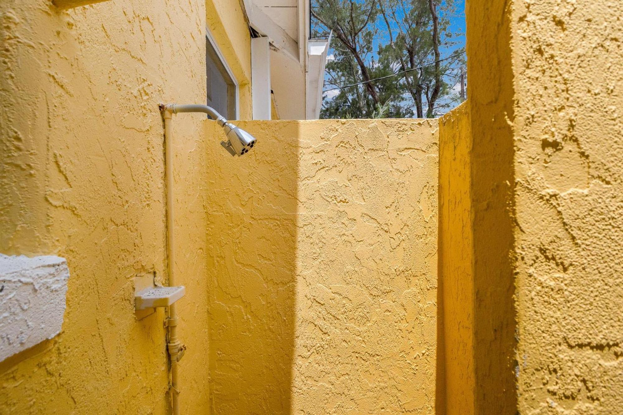 Villa Whispering Waves East à Holmes Beach Extérieur photo