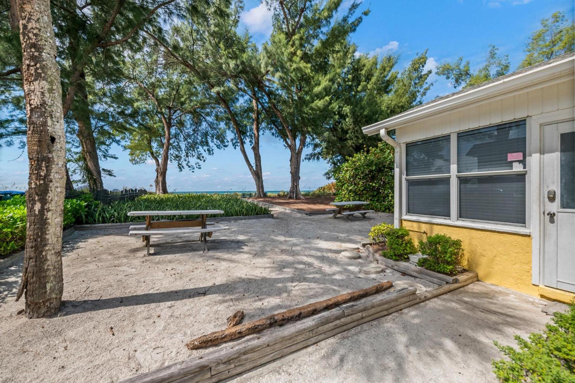 Villa Whispering Waves East à Holmes Beach Extérieur photo